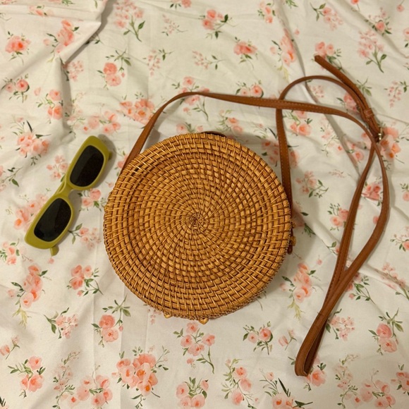 Chic Structured Rattan Circle Bag - Picture 1 of 3